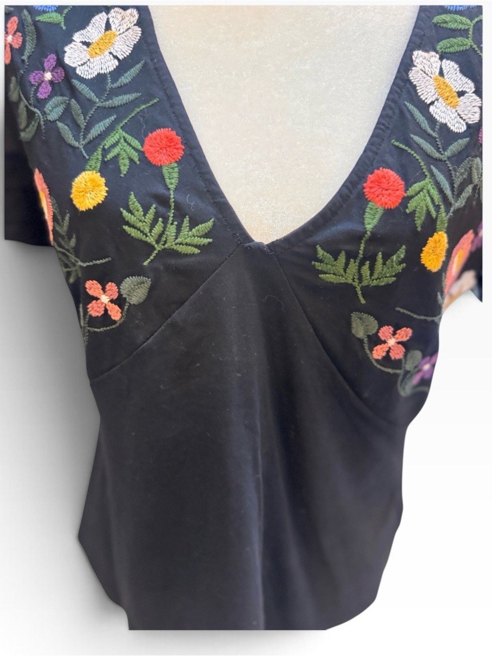 Anthropology Embroidered V-Neck Floral Black Women's Top size M